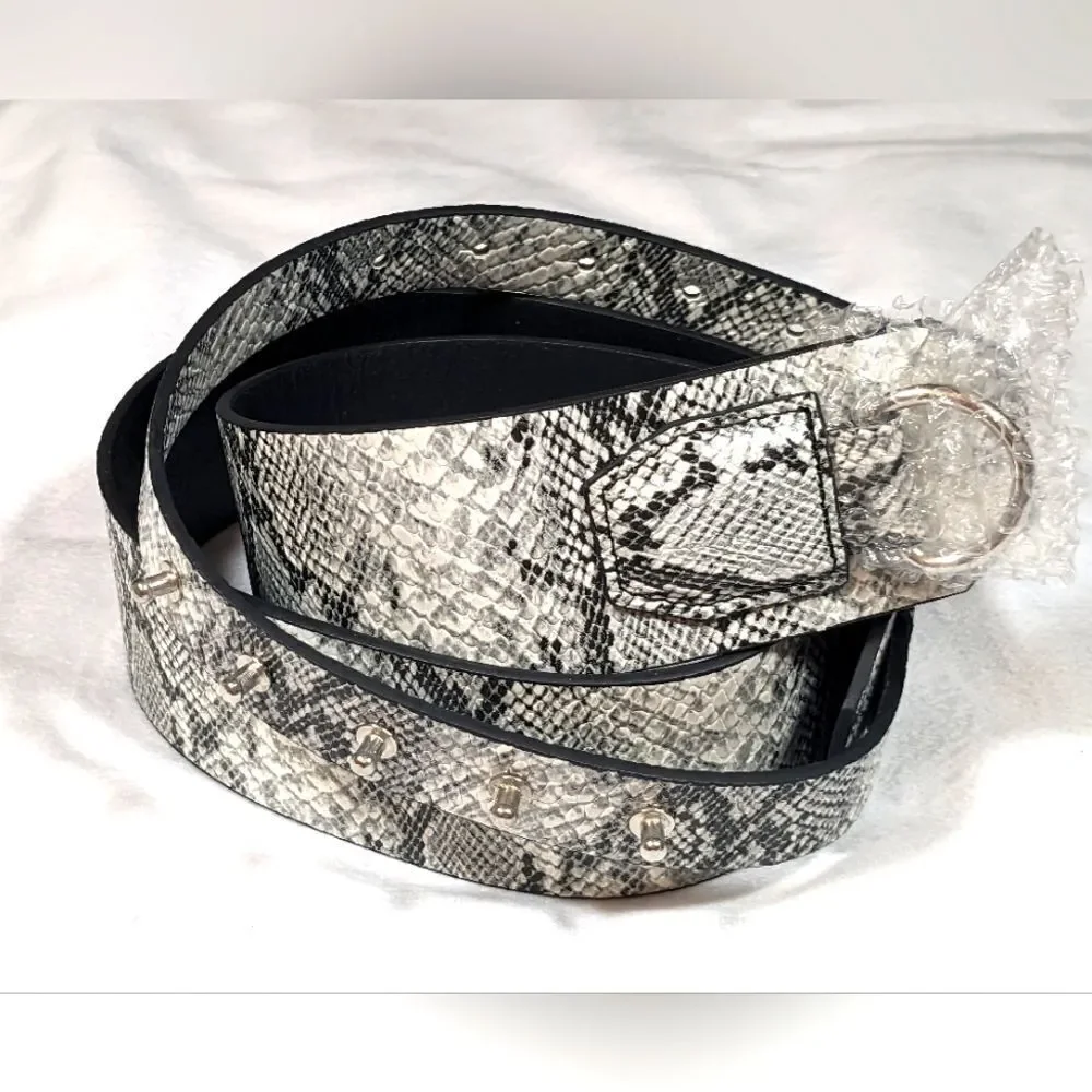 Faux Reptile Skin Black and Grey Buckled Fashion Belt Size 18/20